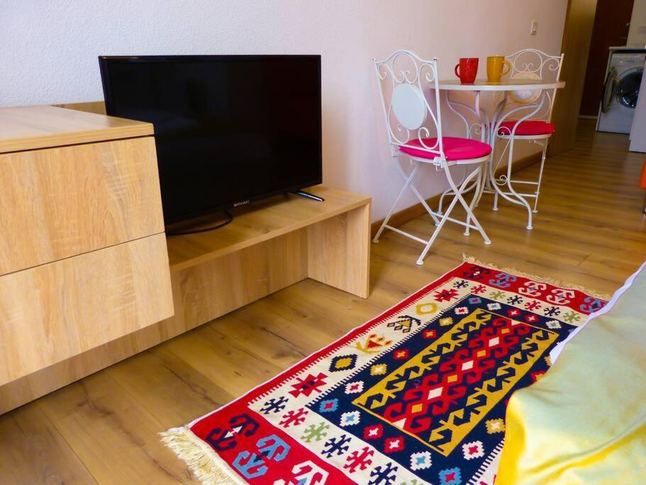 Live-Inn Stunning Apartment On Azneft Sq With President Palace & Old City Views Baku Ngoại thất bức ảnh