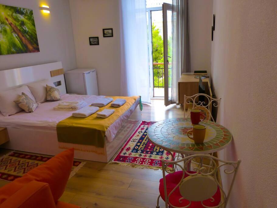 Live-Inn Stunning Apartment On Azneft Sq With President Palace & Old City Views Baku Ngoại thất bức ảnh