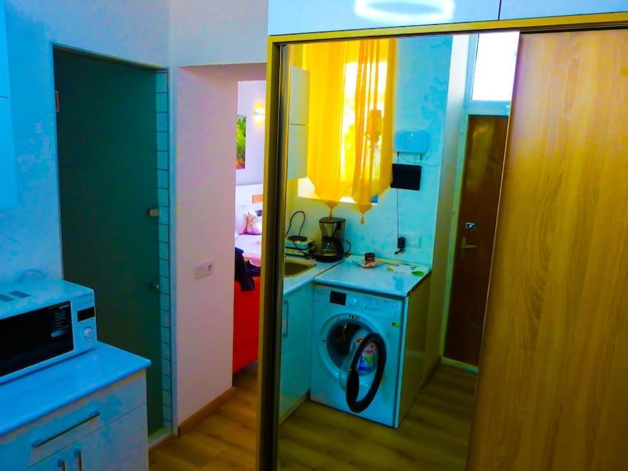 Live-Inn Stunning Apartment On Azneft Sq With President Palace & Old City Views Baku Ngoại thất bức ảnh