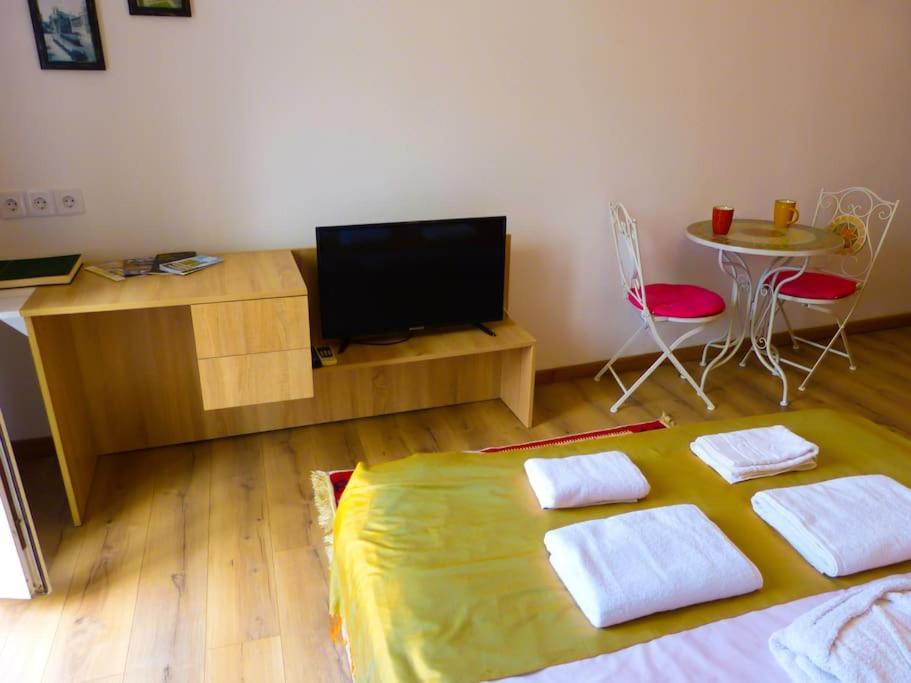 Live-Inn Stunning Apartment On Azneft Sq With President Palace & Old City Views Baku Ngoại thất bức ảnh