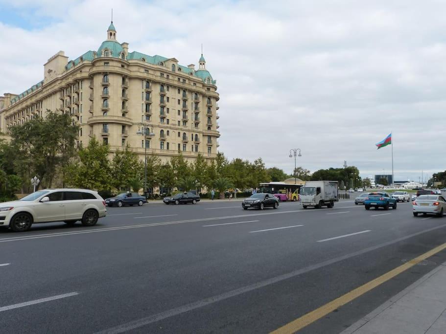 Live-Inn Stunning Apartment On Azneft Sq With President Palace & Old City Views Baku Ngoại thất bức ảnh