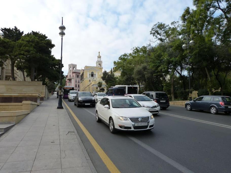 Live-Inn Stunning Apartment On Azneft Sq With President Palace & Old City Views Baku Ngoại thất bức ảnh