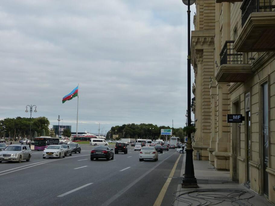 Live-Inn Stunning Apartment On Azneft Sq With President Palace & Old City Views Baku Ngoại thất bức ảnh