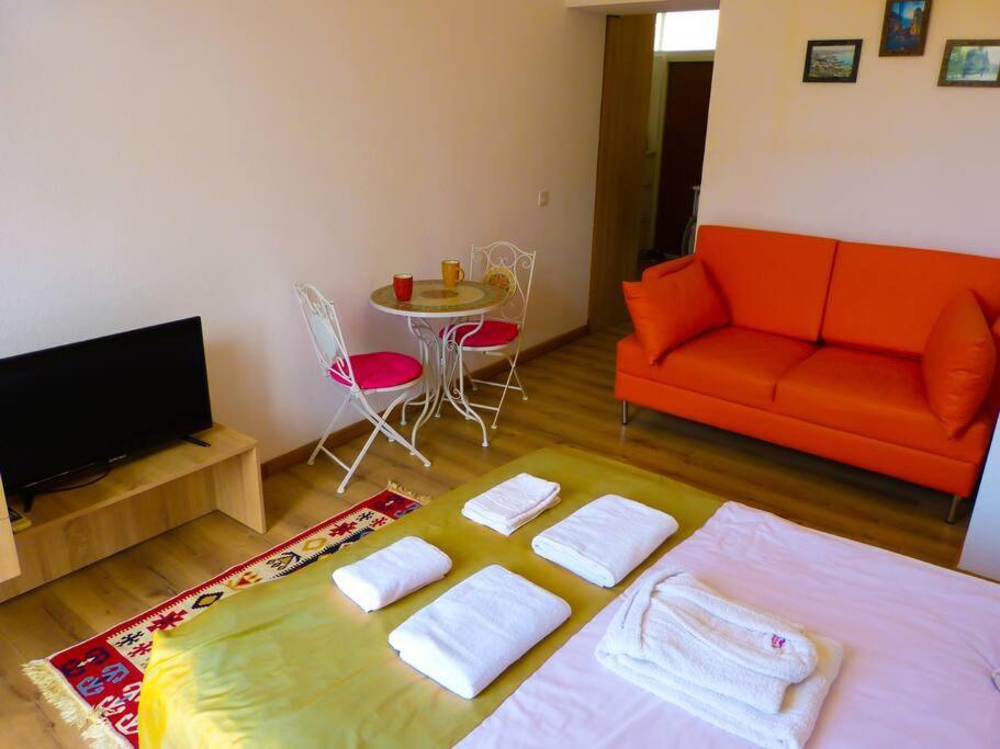 Live-Inn Stunning Apartment On Azneft Sq With President Palace & Old City Views Baku Ngoại thất bức ảnh