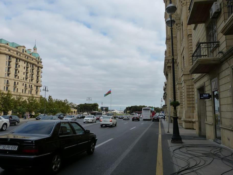 Live-Inn Stunning Apartment On Azneft Sq With President Palace & Old City Views Baku Ngoại thất bức ảnh