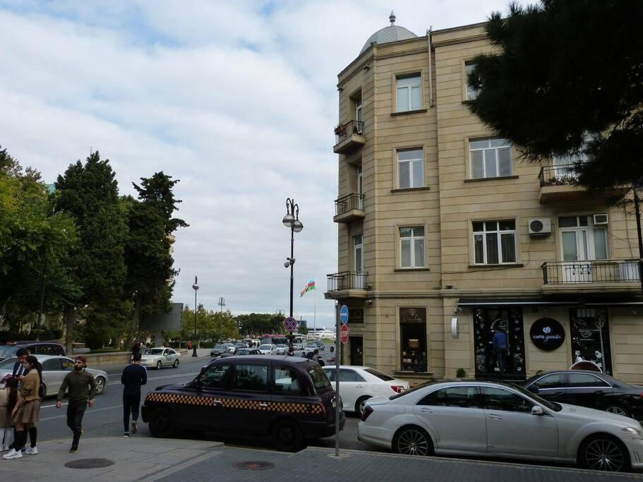 Live-Inn Stunning Apartment On Azneft Sq With President Palace & Old City Views Baku Ngoại thất bức ảnh