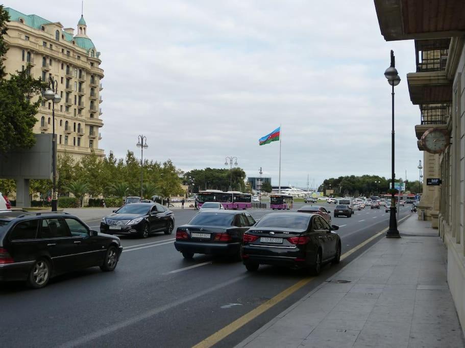 Live-Inn Stunning Apartment On Azneft Sq With President Palace & Old City Views Baku Ngoại thất bức ảnh